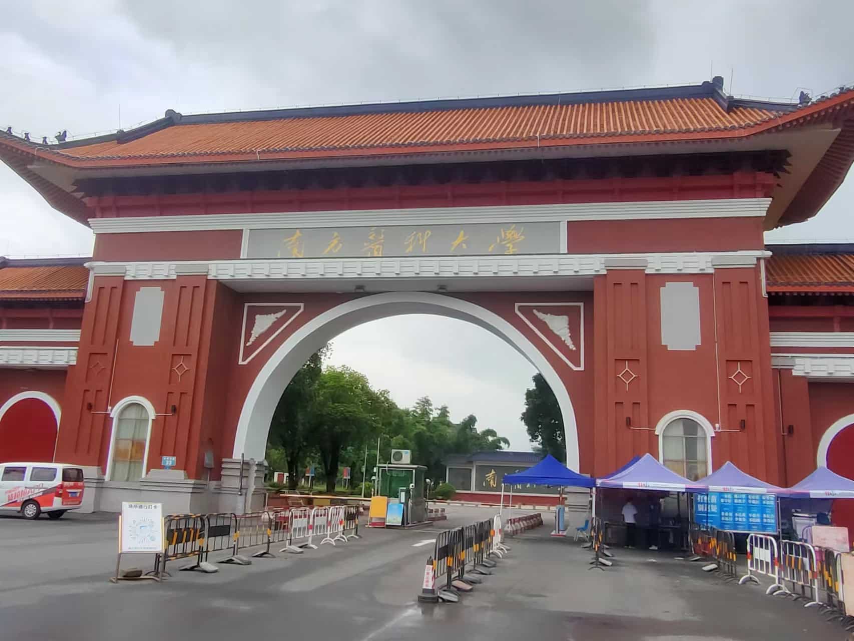南方醫(yī)科大學(xué)熱水項(xiàng)目多臺(tái)20P熱水機(jī)